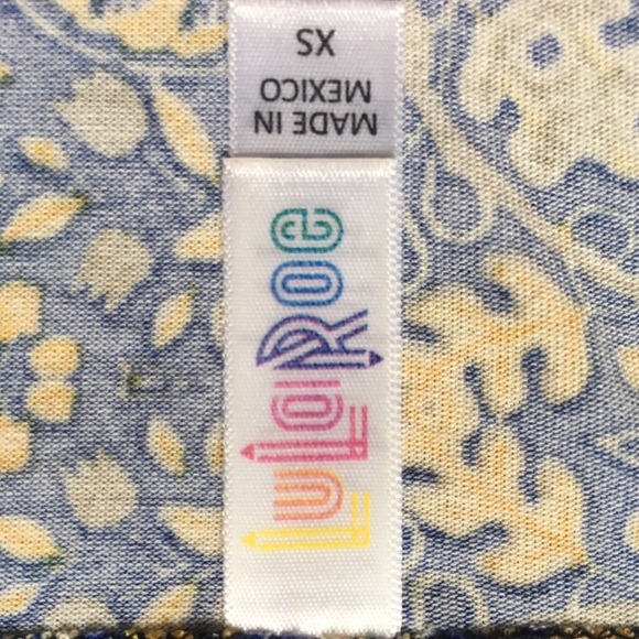 Flowy Patterned Dress - Picture 5 of 5